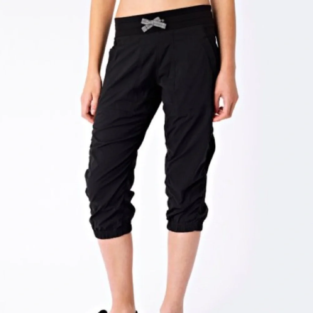 Ivivva Lululemon kids black live to move crop cropped drawstring jogger pants - Picture 1 of 11